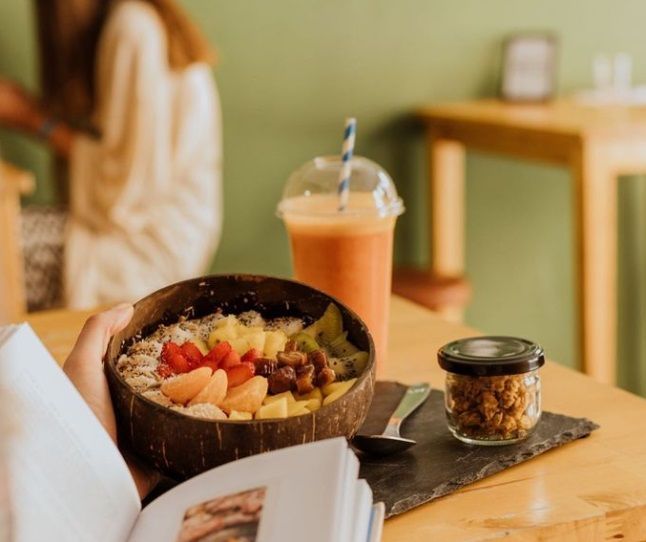 La guía definitiva de desayunos y brunch en Sevilla: salud, sabor y el mejor entorno